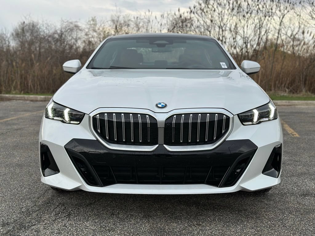 New 2026 BMW 530i xDrive w/ M Sport Package AWD/4WD image 2