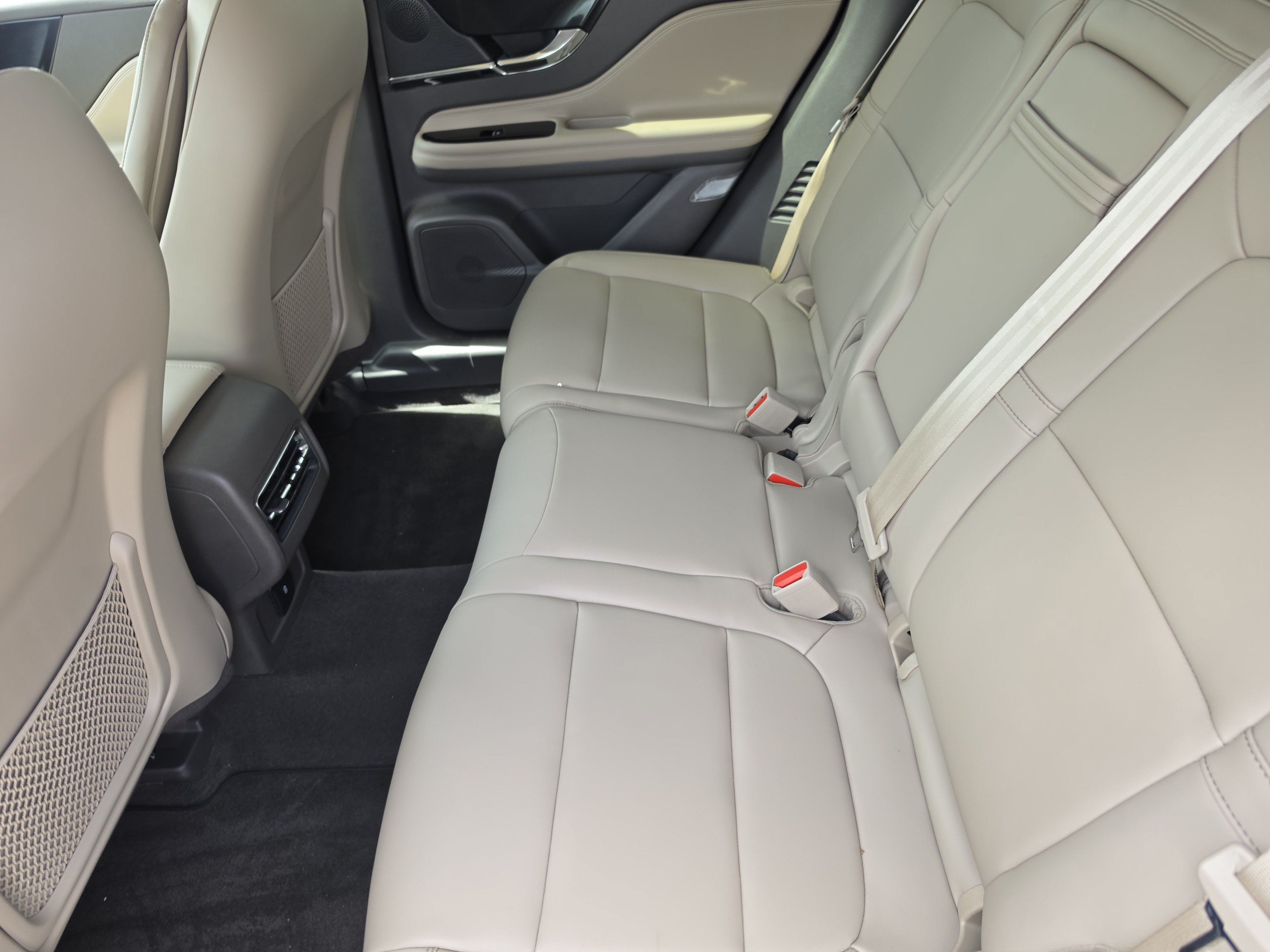 Certified 2024 Lincoln Corsair Reserve FWD image 26