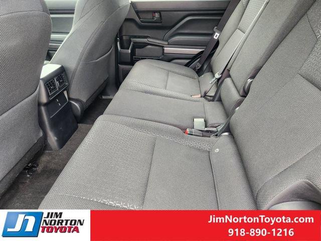 Used 2025 Toyota 4Runner SR5 AWD/4WD image 29