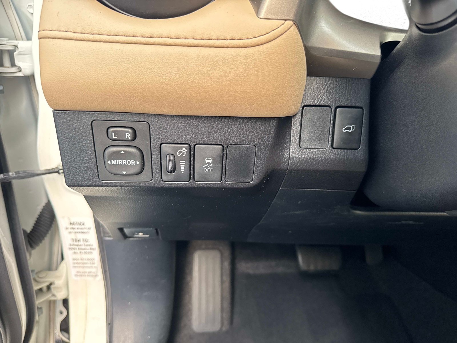 Used 2015 Toyota RAV4 Limited FWD image 33