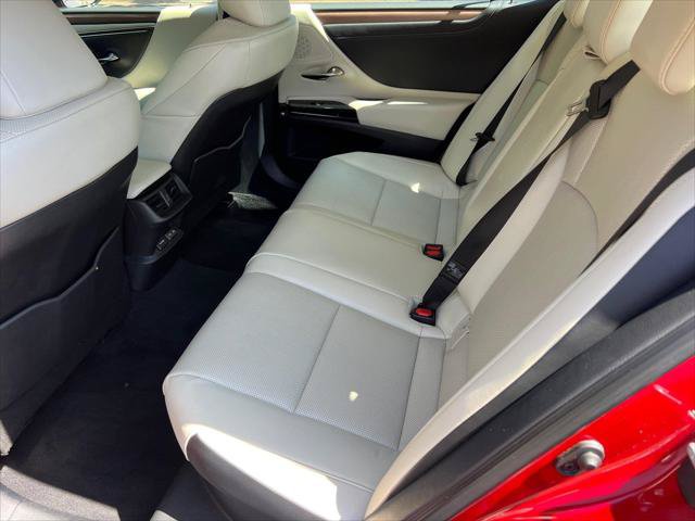 Certified 2025 Lexus ES 300h w/ Premium Package FWD image 21