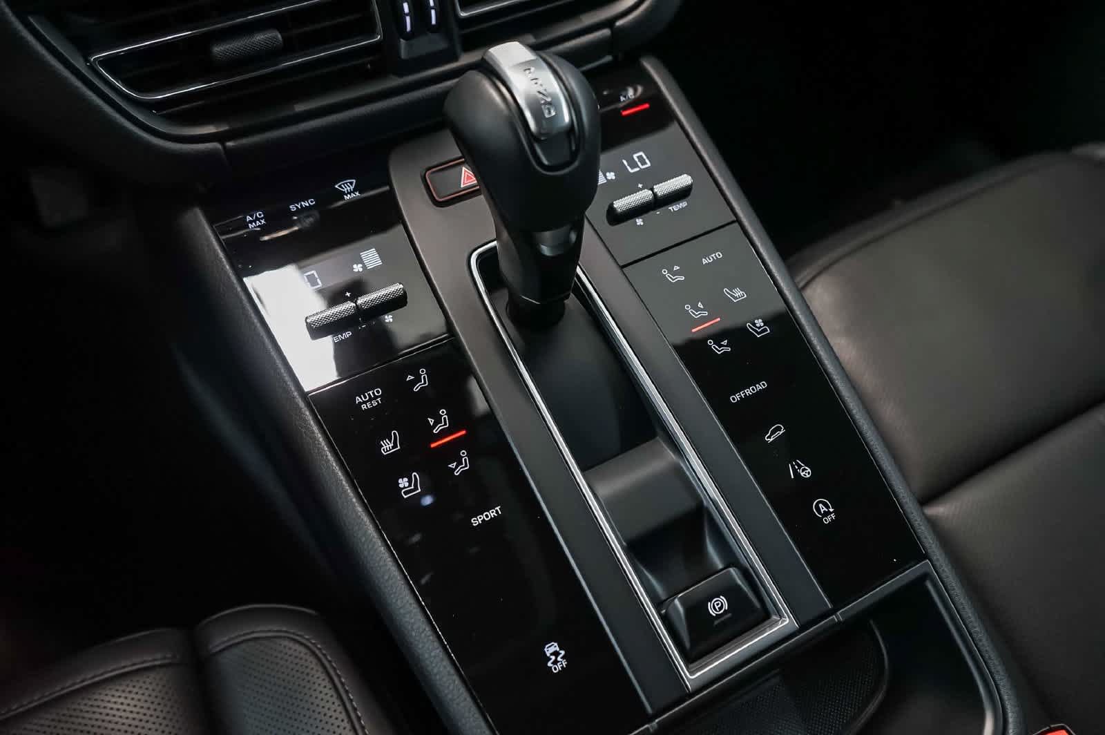 Certified 2026 Porsche Macan AWD/4WD image 25