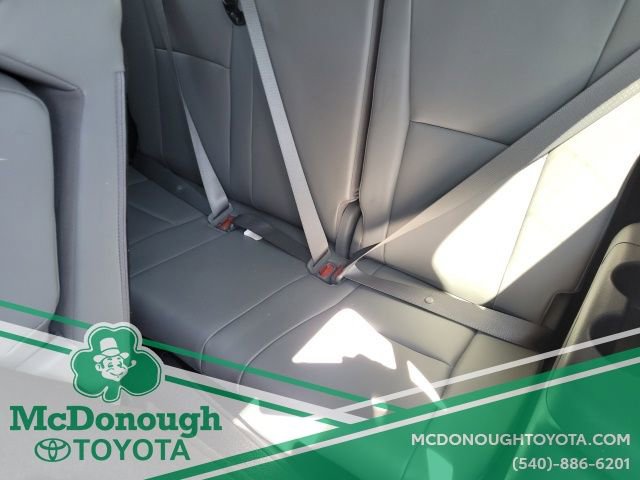 Used 2021 Toyota Highlander XLE image 24