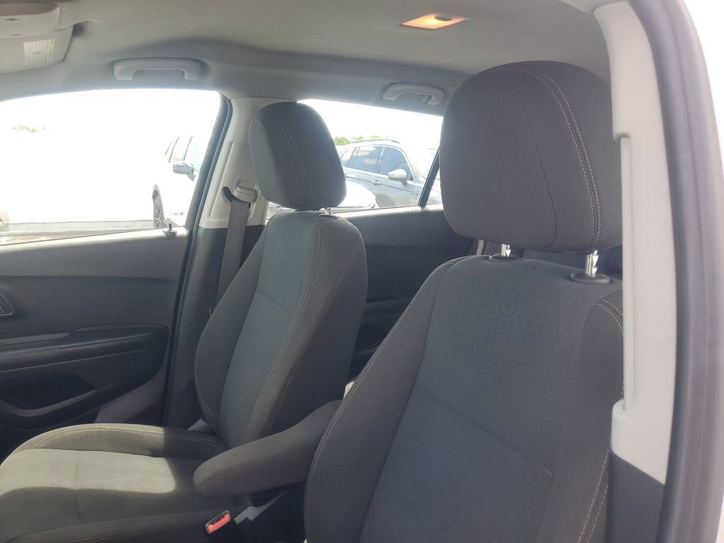 Used 2022 Chevrolet Trax LS image 16