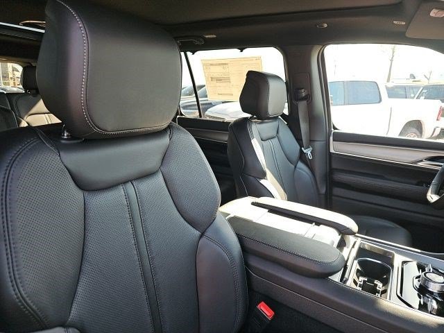 New 2026 Jeep Grand Wagoneer Limited AWD/4WD image 12