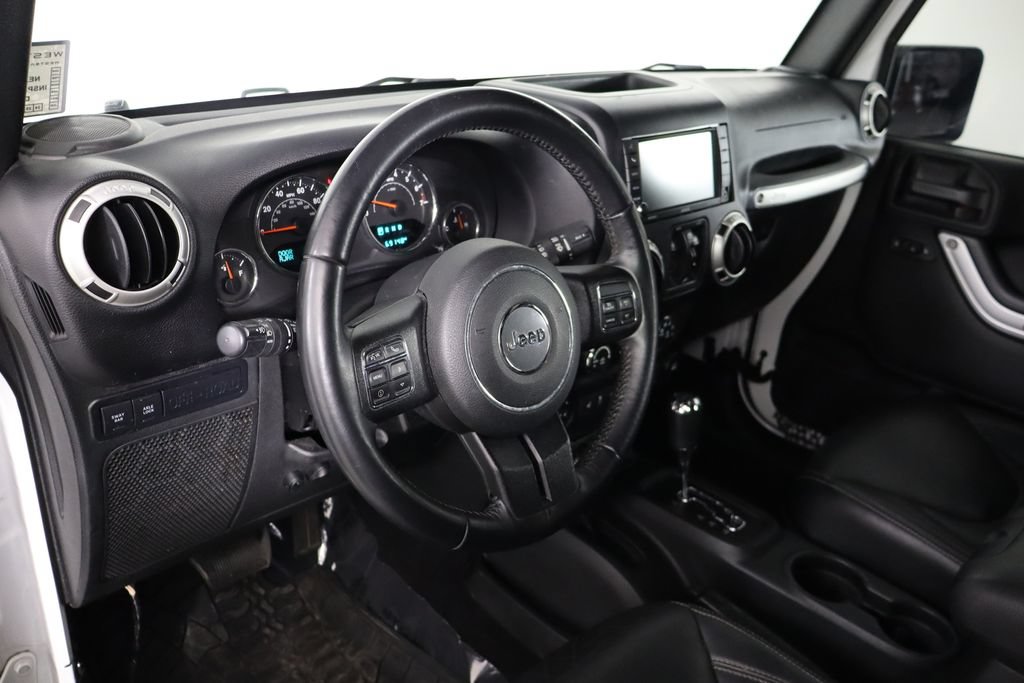 Used 2017 Jeep Wrangler Unlimited Rubicon w/ Connectivity Group AWD/4WD image 24