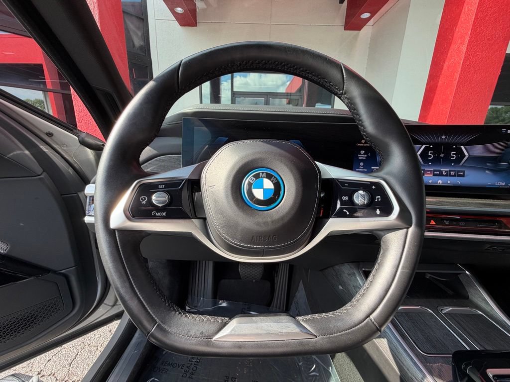 Used 2023 BMW i7 xDrive60 AWD/4WD image 13
