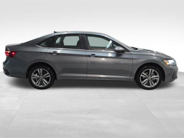Used 2024 Volkswagen Jetta SE image 8