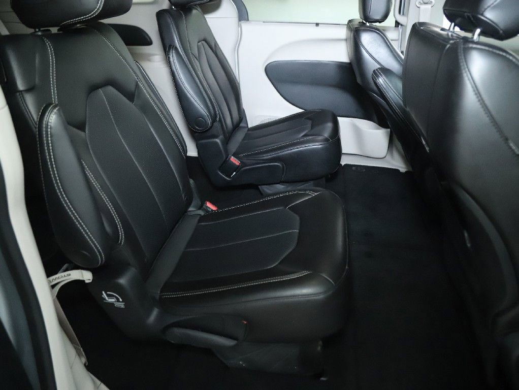 Used 2023 Chrysler Pacifica Touring-L FWD image 29