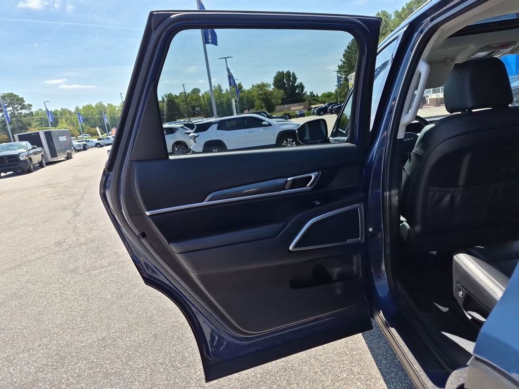 Used 2025 Kia Telluride S FWD image 30