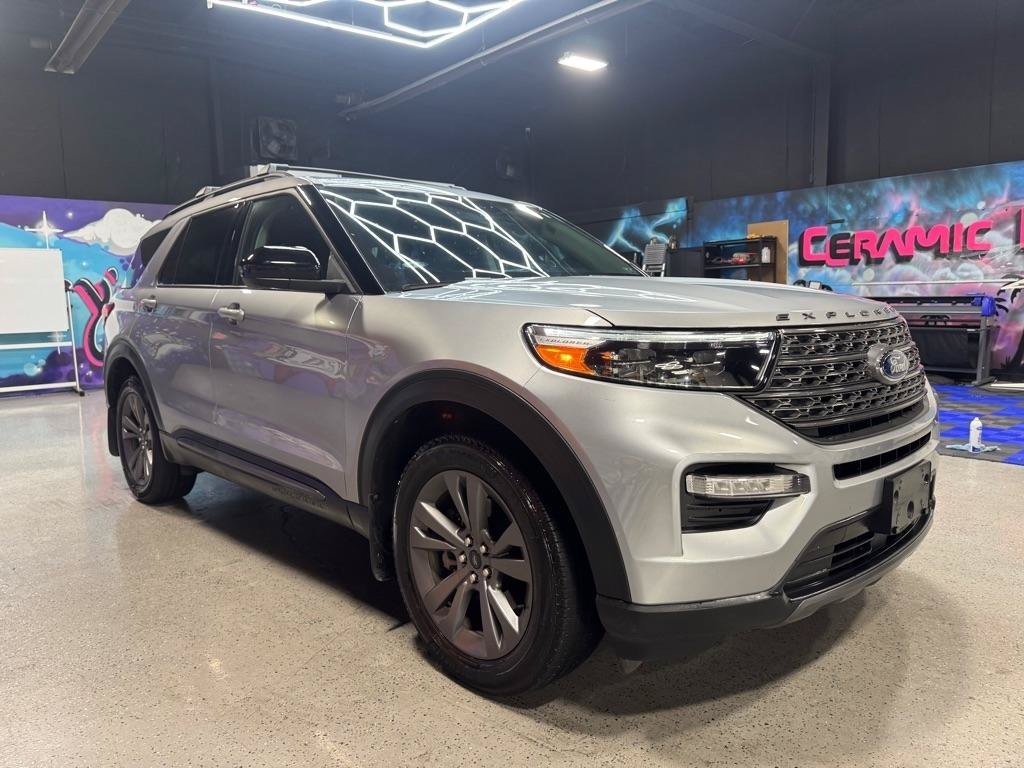 Used 2023 Ford Explorer XLT w/ Equipment Group 202A AWD/4WD image 8