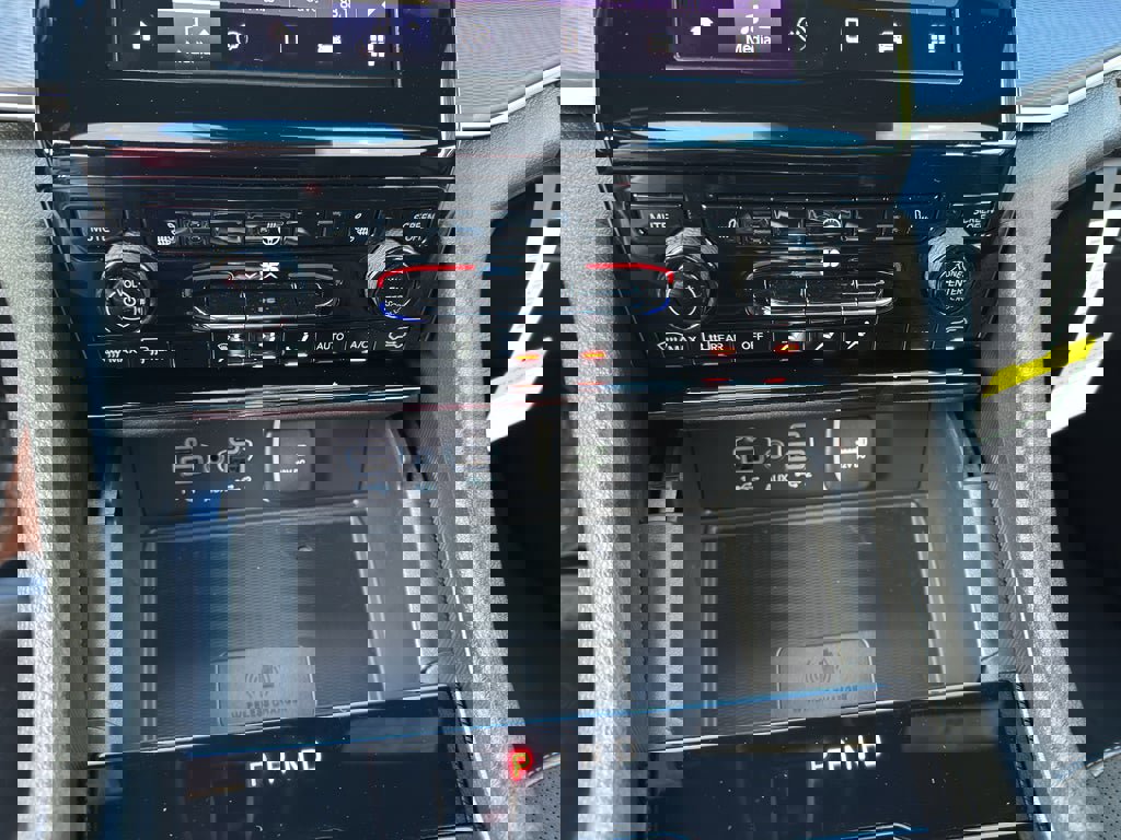 New 2025 Jeep Grand Cherokee Altitude image 16