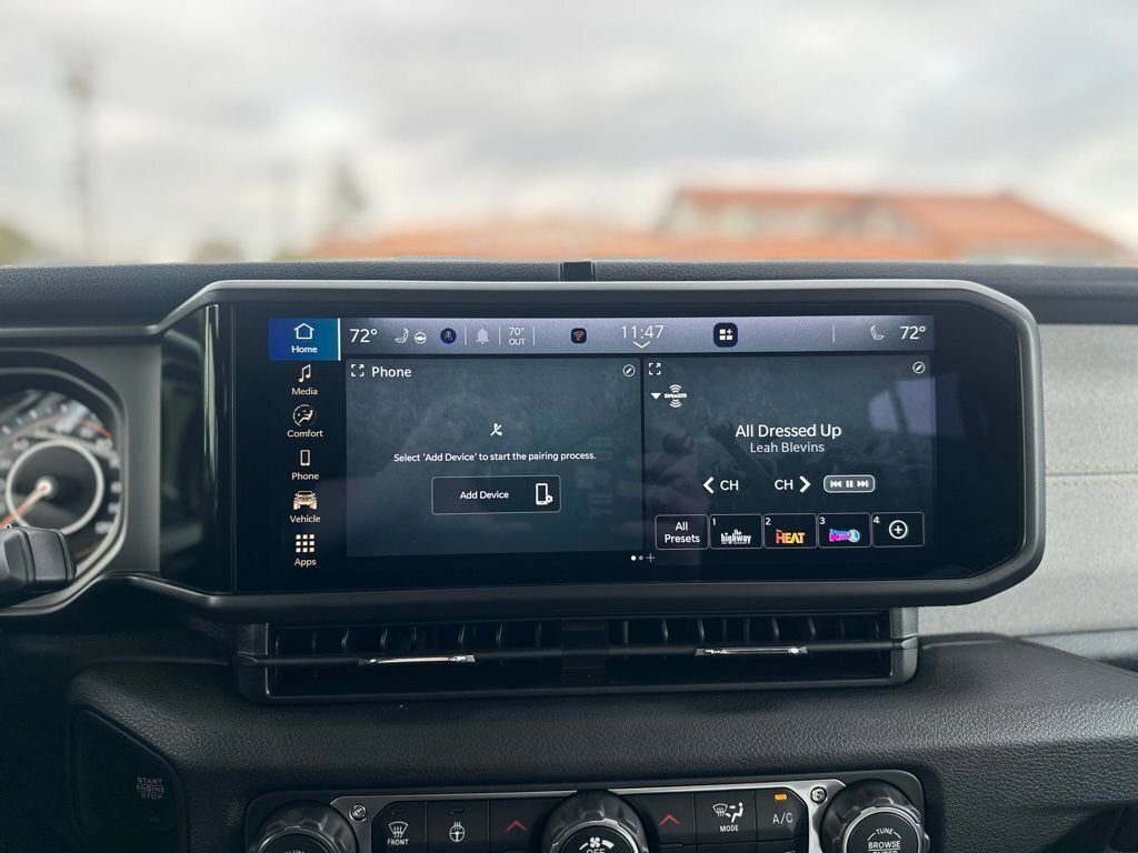 New 2025 Jeep Gladiator Sport image 18