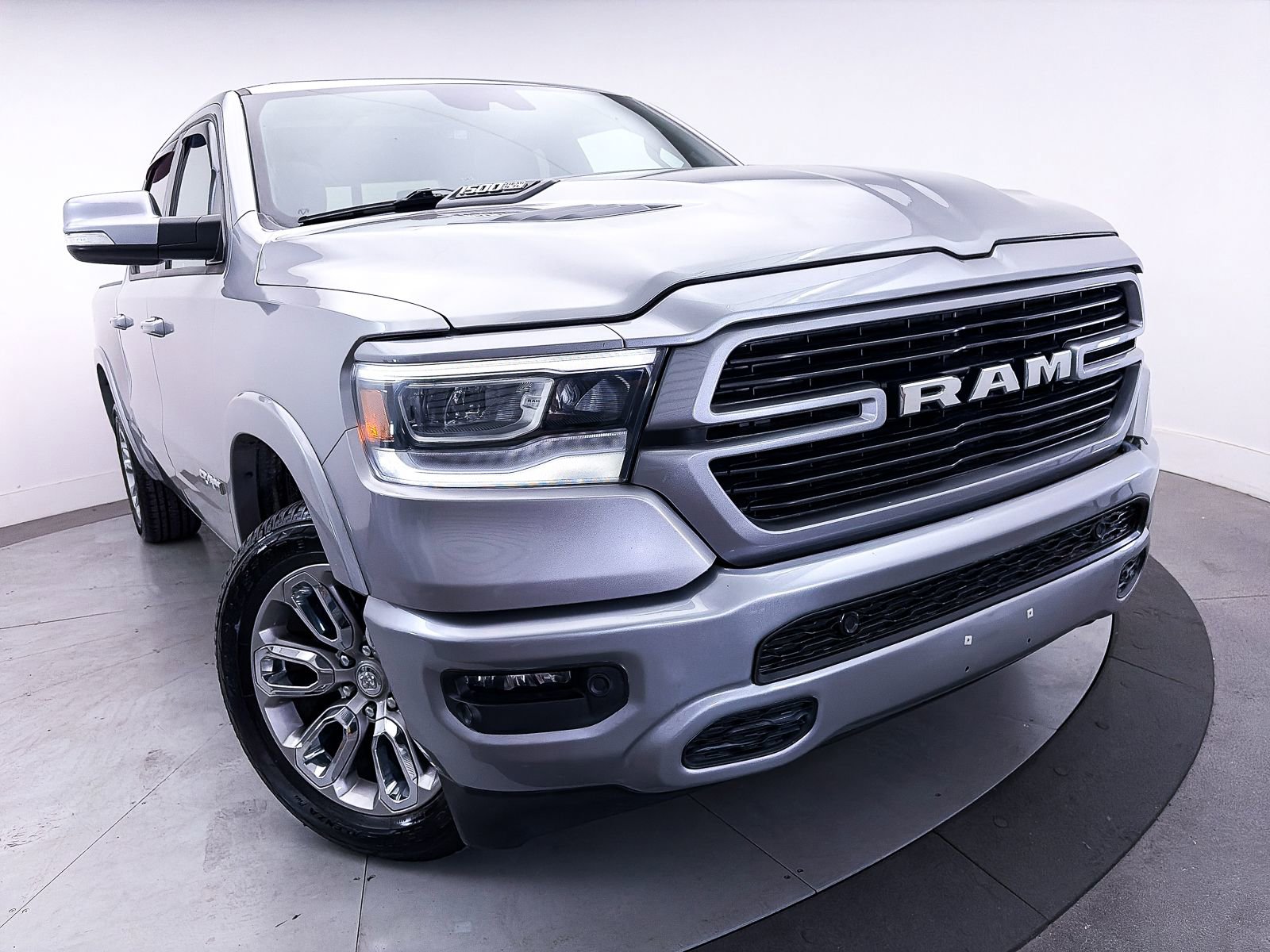 Used 2022 RAM 1500 Laramie w/ Sport Appearance Package AWD/4WD image 9