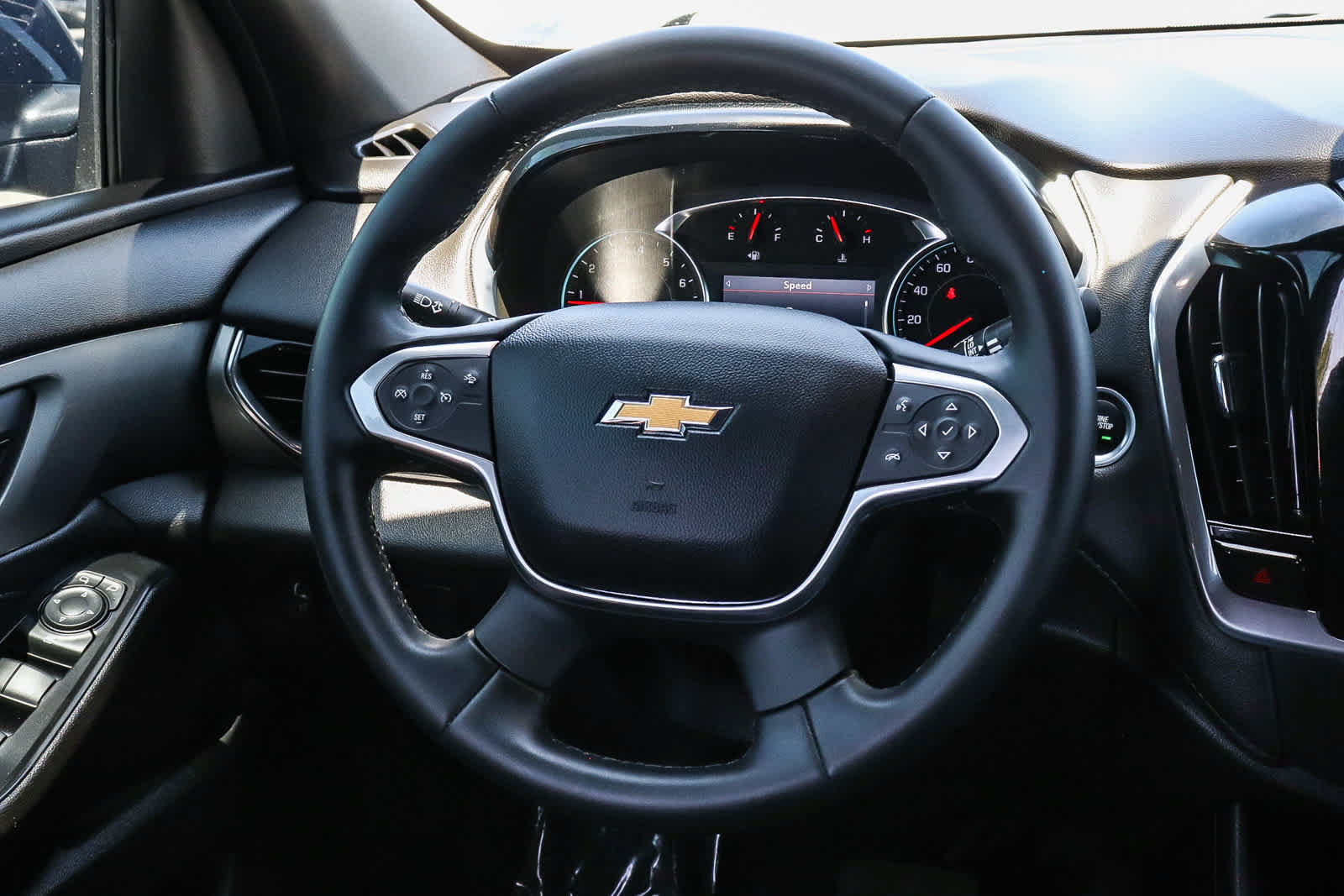 Used 2023 Chevrolet Traverse LT FWD image 18