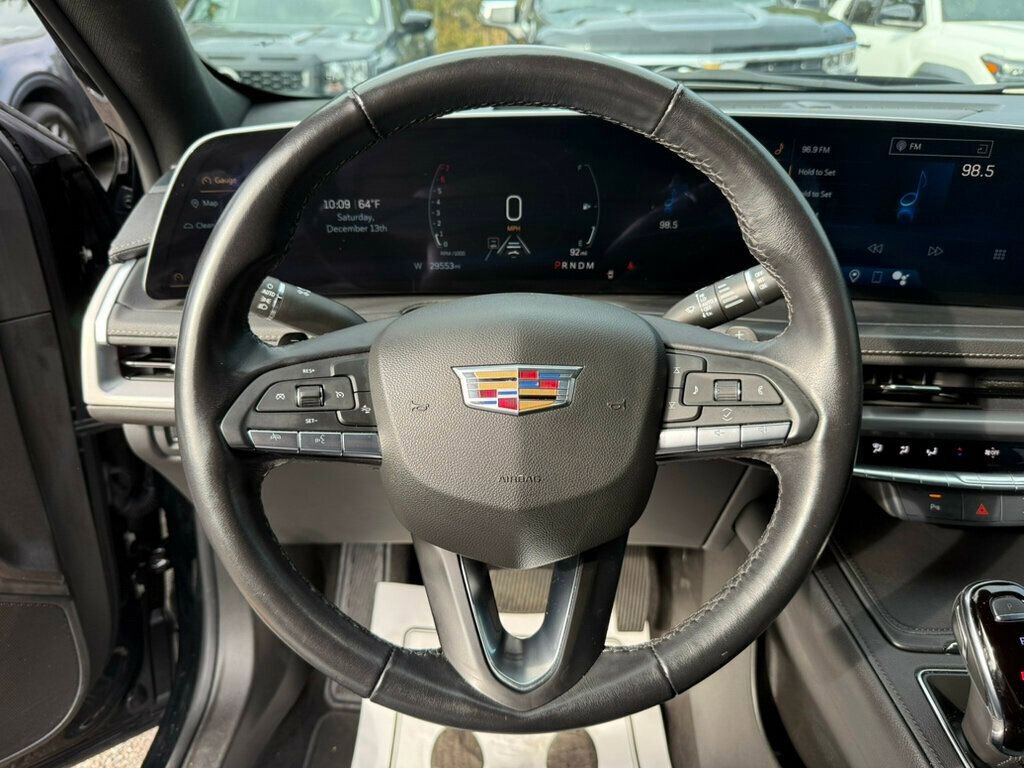 Used 2025 Cadillac XT4 Premium Luxury image 5