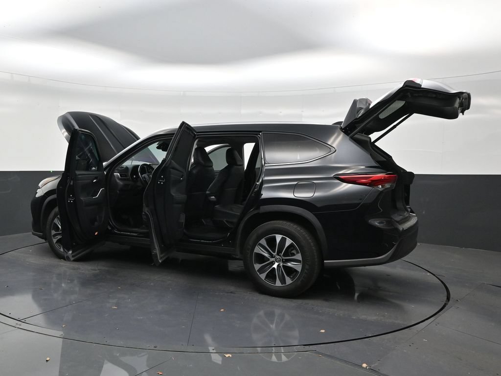 Used 2021 Toyota Highlander XLE FWD image 31
