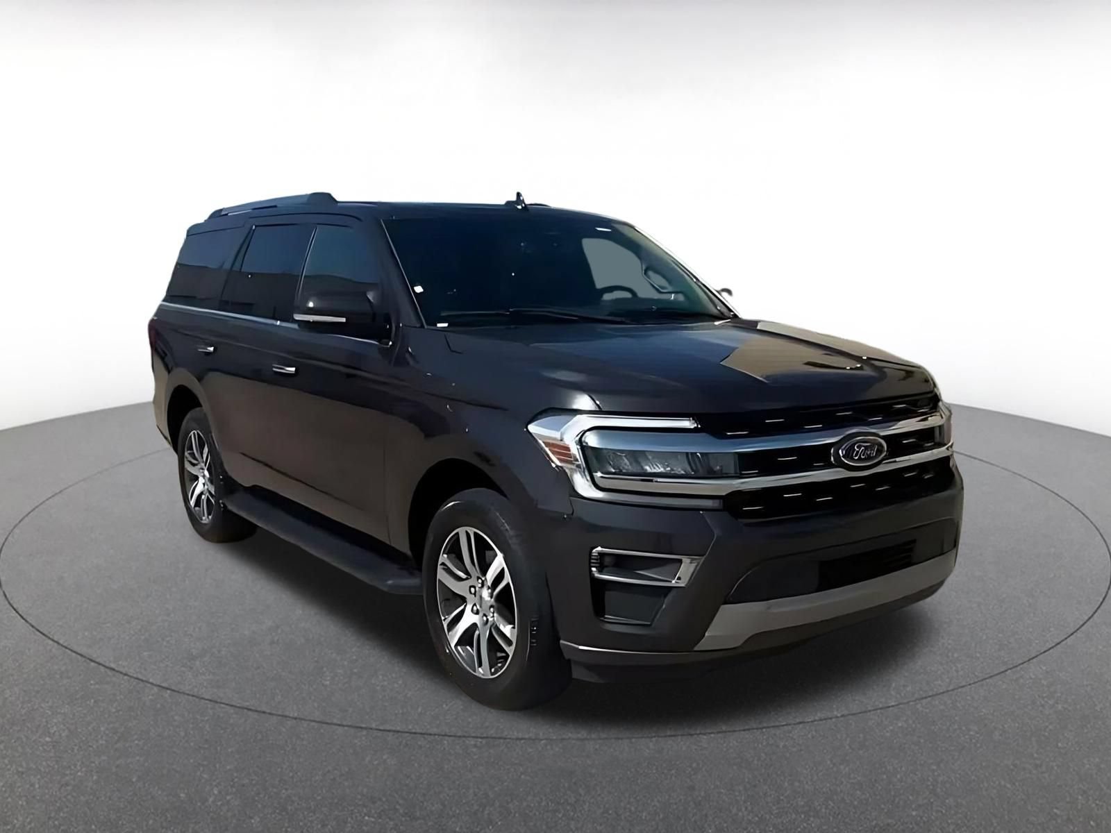 Used 2024 Ford Expedition Limited AWD/4WD image 3