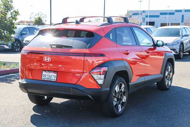 Used 2025 Hyundai Kona SEL image 2