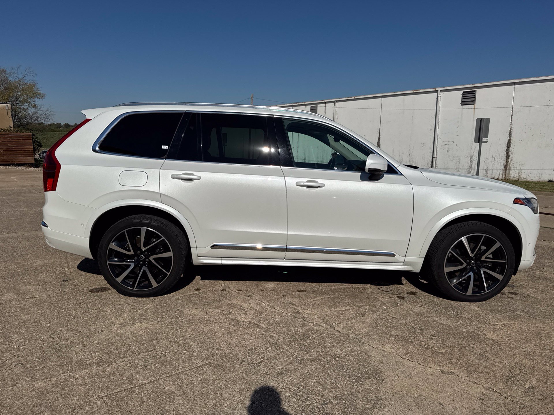 Used 2023 Volvo XC90 B5 Plus w/ Protection Package Premier AWD/4WD image 4