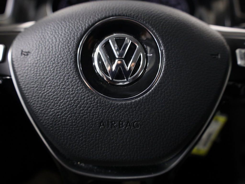 Used 2018 Volkswagen Golf S image 19