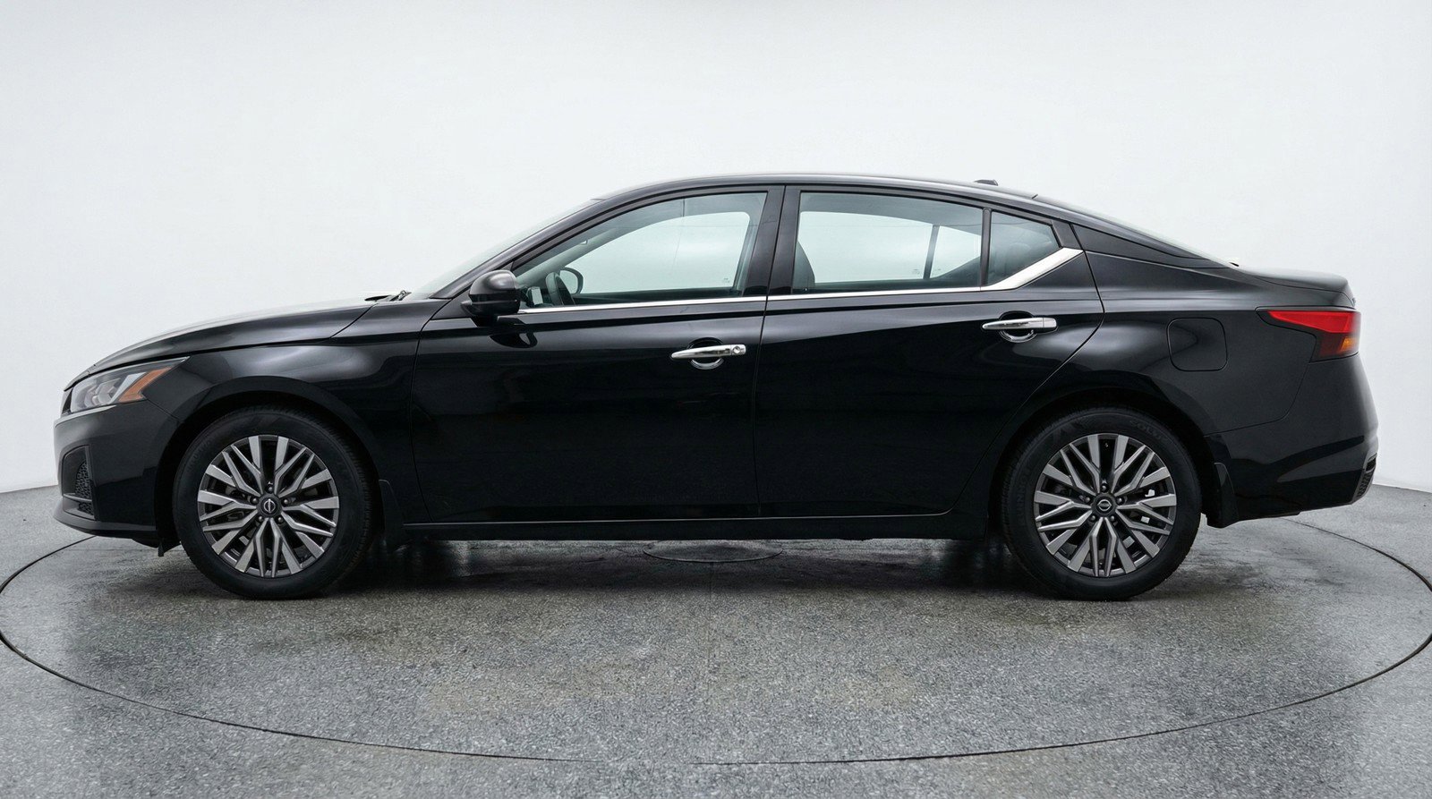 Used 2025 Nissan Altima 2.5 SV image 5