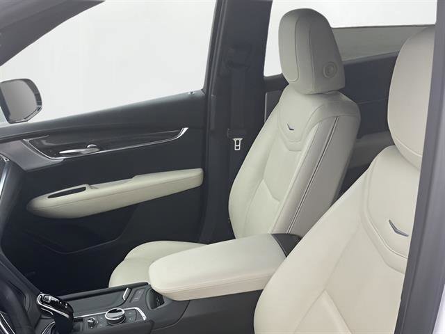 Certified 2022 Cadillac XT5 Sportv w/ Technology Package image 12