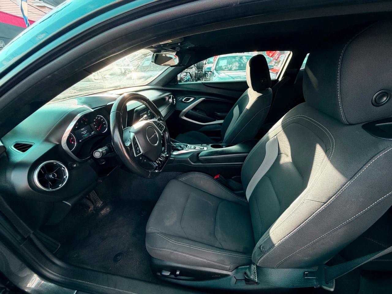 Used 2018 Chevrolet Camaro LT RWD image 31