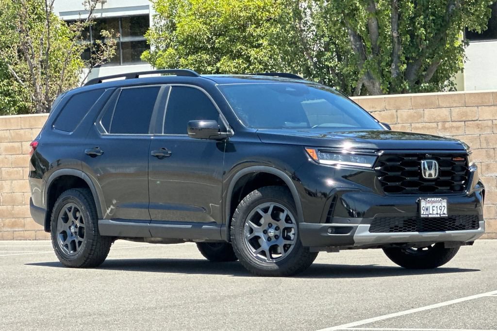 Certified 2025 Honda Pilot TrailSport image 2