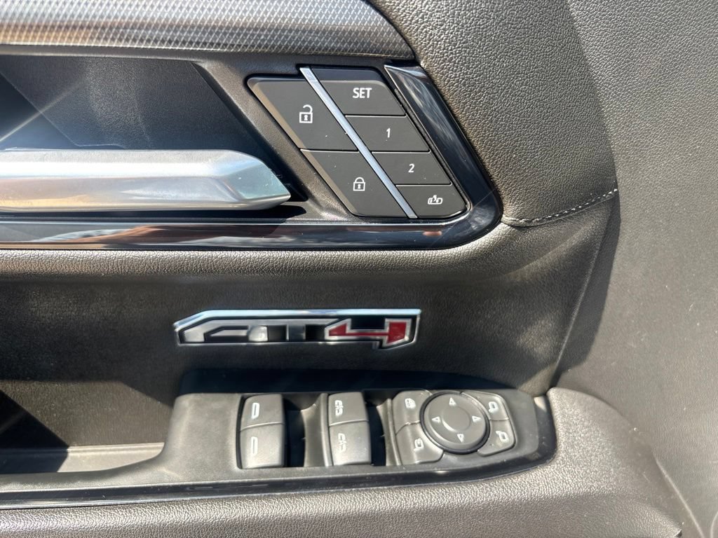 Used 2025 GMC Sierra 1500 AT4 w/ Technology Package AWD/4WD image 15