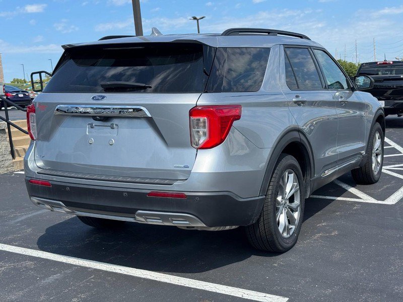Used 2020 Ford Explorer XLT w/ Equipment Group 202A AWD/4WD image 3