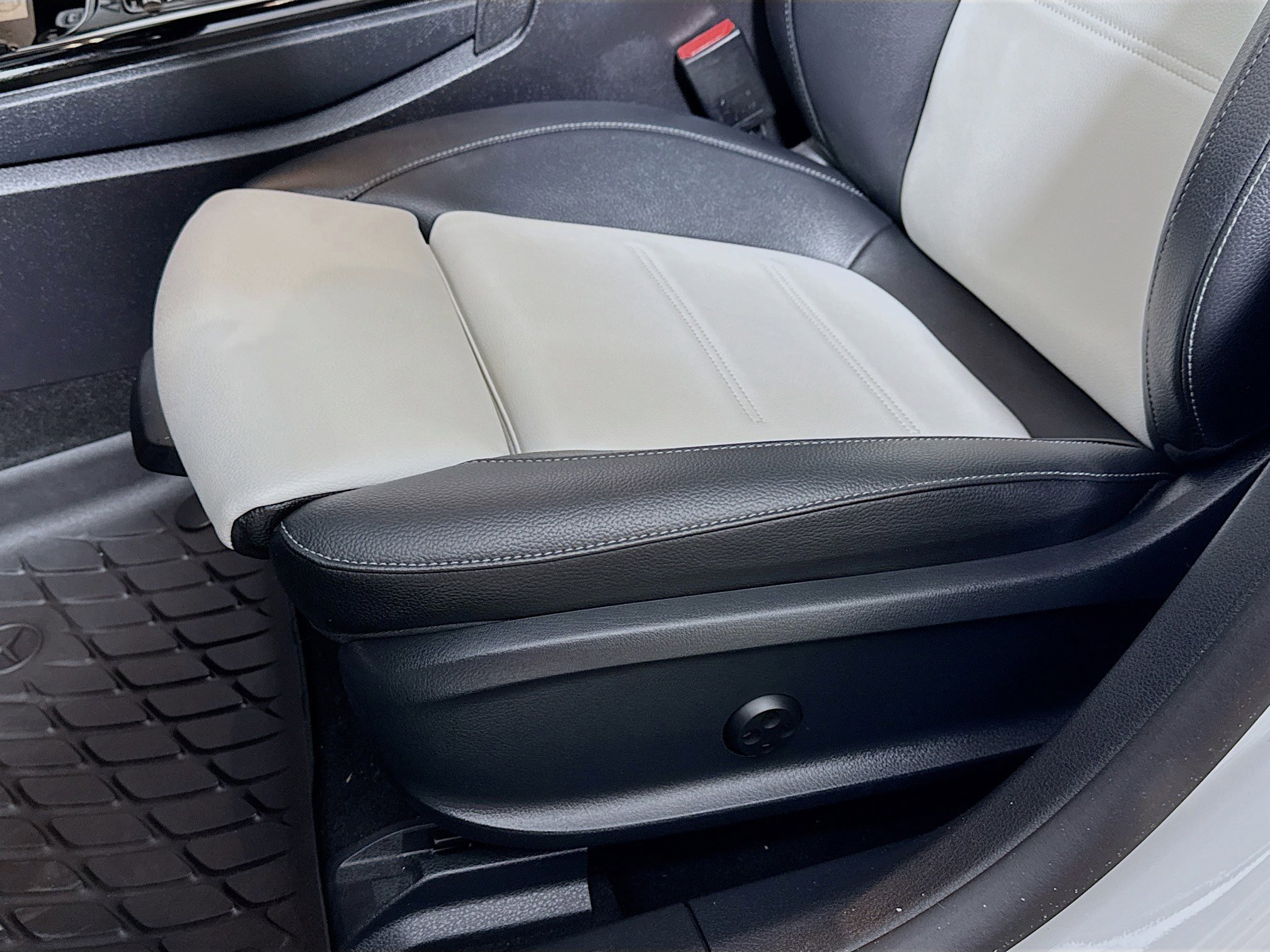 Used 2021 Mercedes-Benz CLA 250 4MATIC image 22