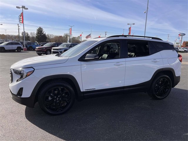 Used 2021 GMC Terrain SLT w/ Elevation Edition image 3