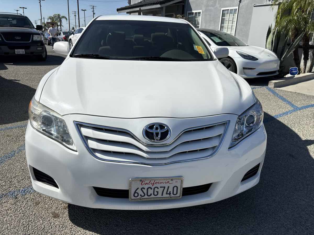 Used 2011 Toyota Camry LE image 9
