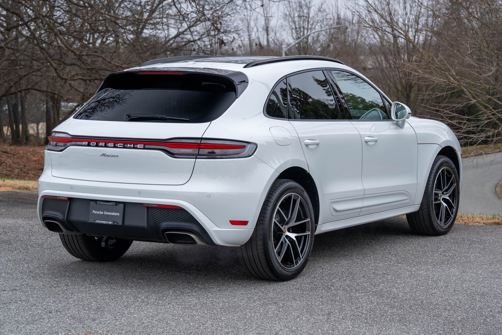Certified 2025 Porsche Macan image 7