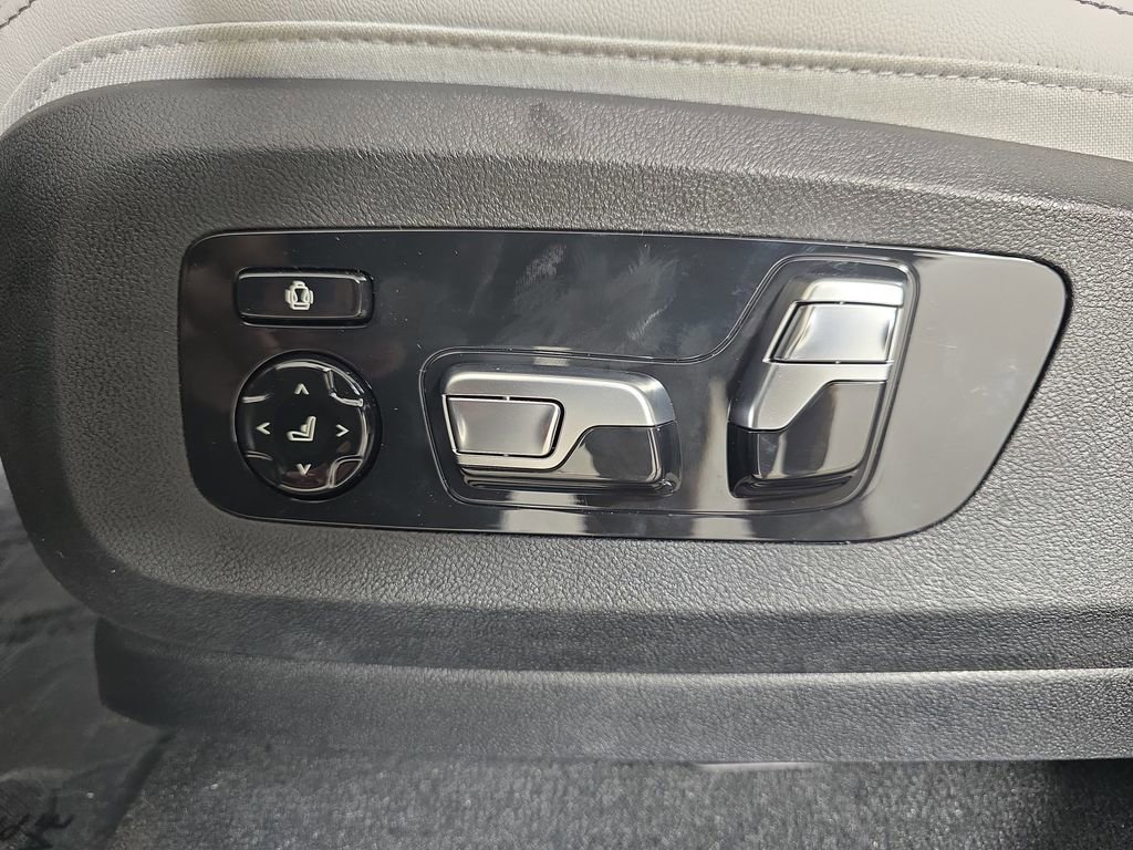 New 2026 BMW X6 xDrive40i w/ Climate Comfort Package image 29