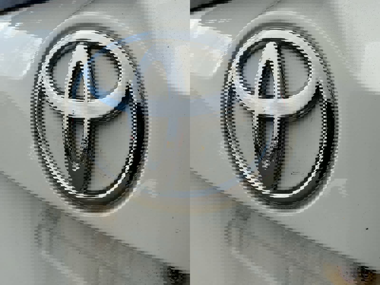 Used 2015 Toyota RAV4 LE image 16