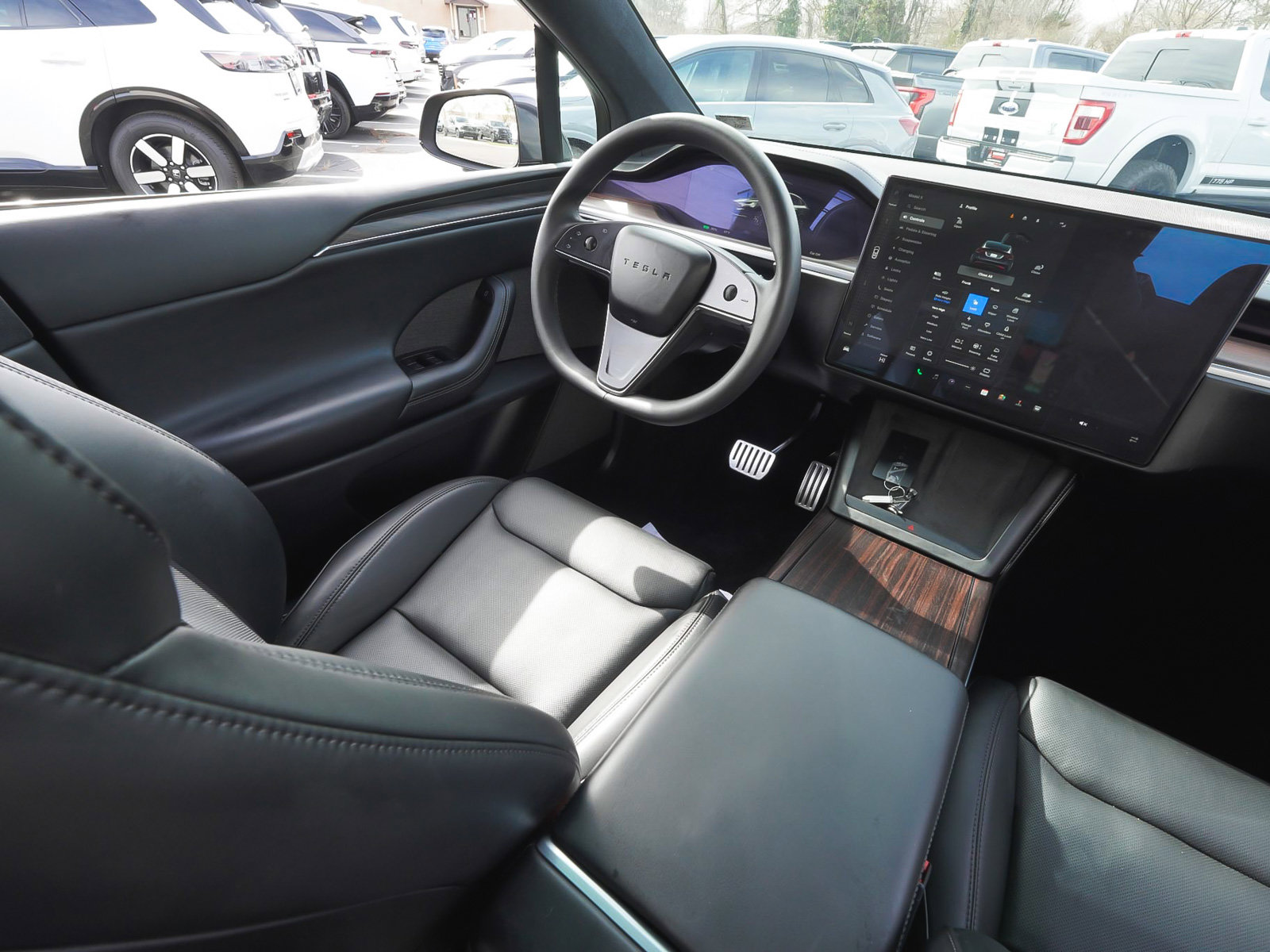 Used 2024 Tesla Model X image 43