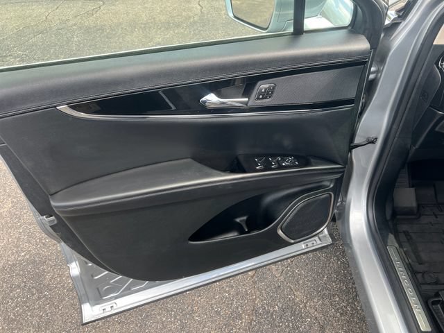 Certified 2023 Lincoln Nautilus AWD w/ Premium Package image 13