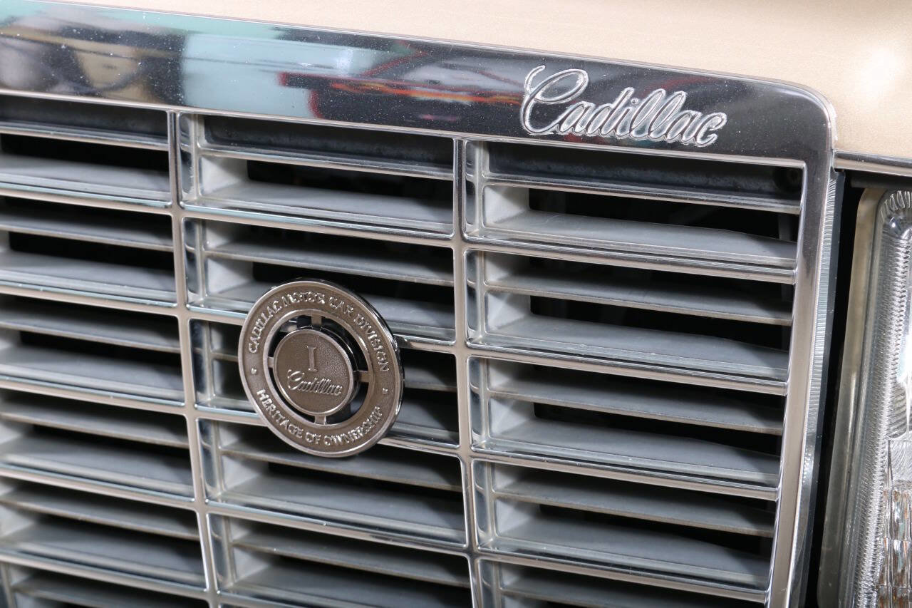 Used 1994 Cadillac Fleetwood Brougham RWD image 22