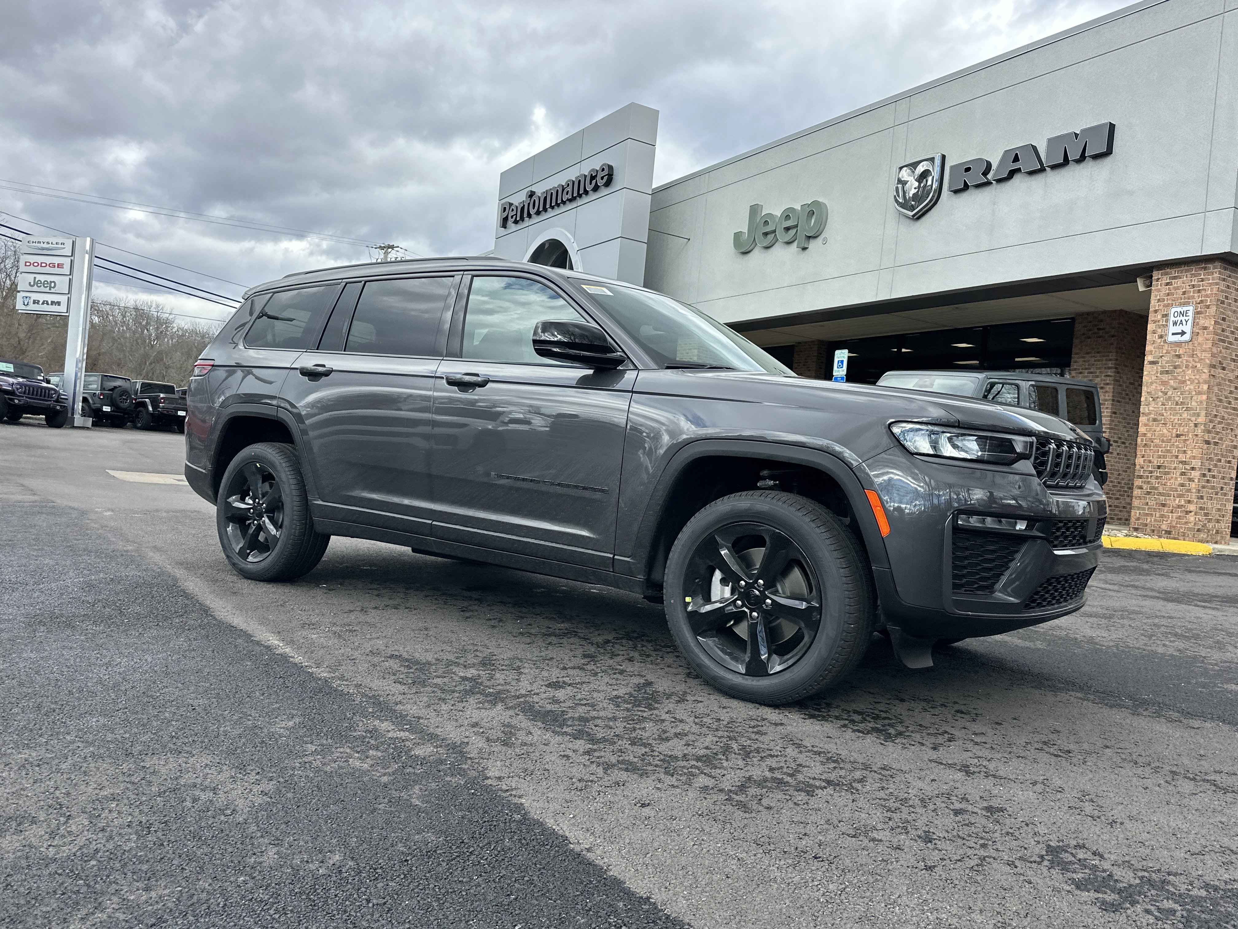 New 2026 Jeep Grand Cherokee L Limited w/ Limited Altitude Package image 19