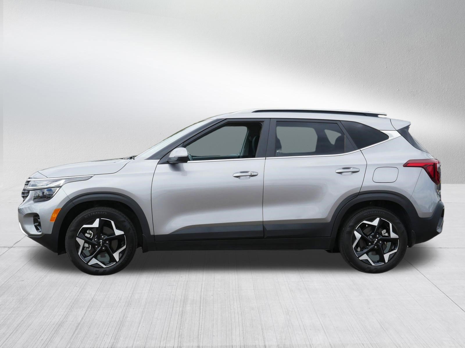 Used 2024 Kia Seltos EX AWD/4WD image 4