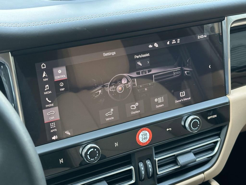 Certified 2025 Porsche Macan image 27