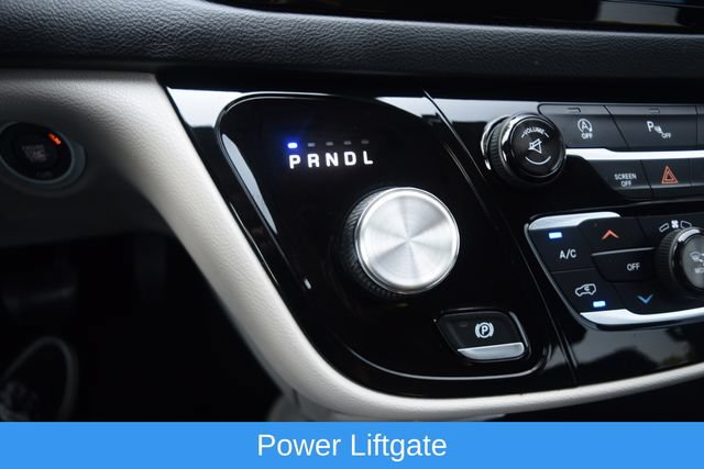 Used 2017 Chrysler Pacifica Touring-L FWD image 11