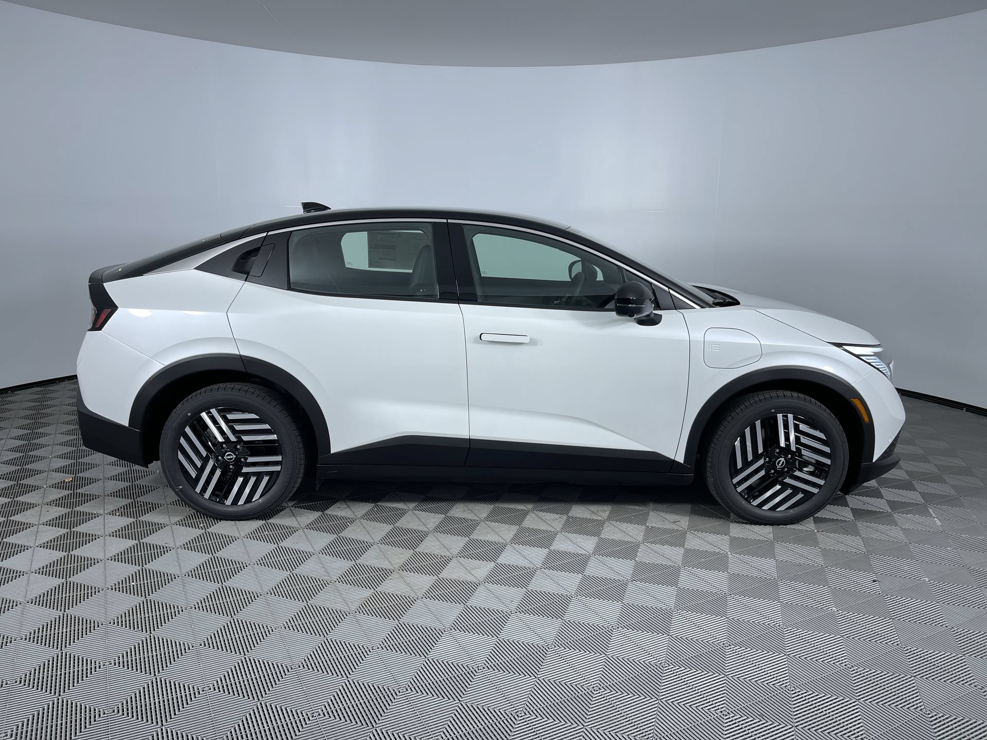 New 2026 Nissan Leaf SV+ w/ Floor Mat Package (SV+) FWD image 10