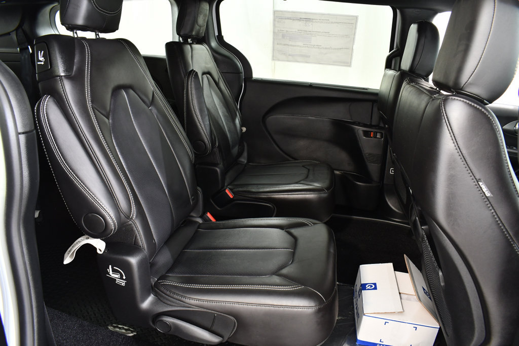 Used 2026 Chrysler Pacifica Select FWD image 20