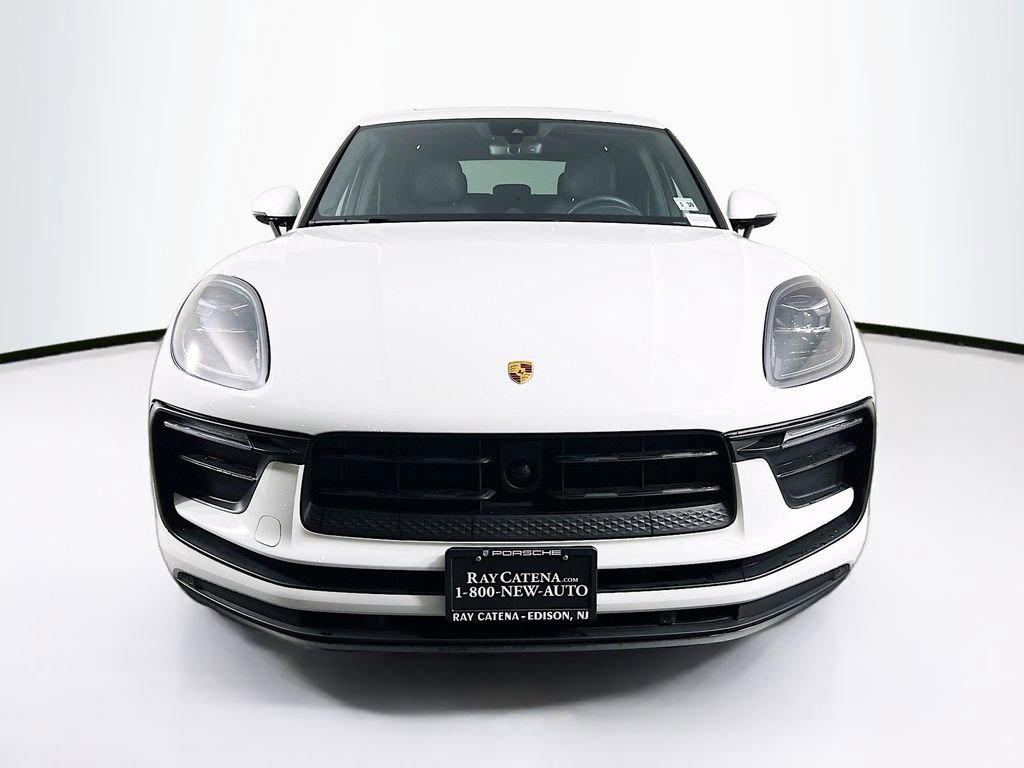 Certified 2025 Porsche Macan image 6
