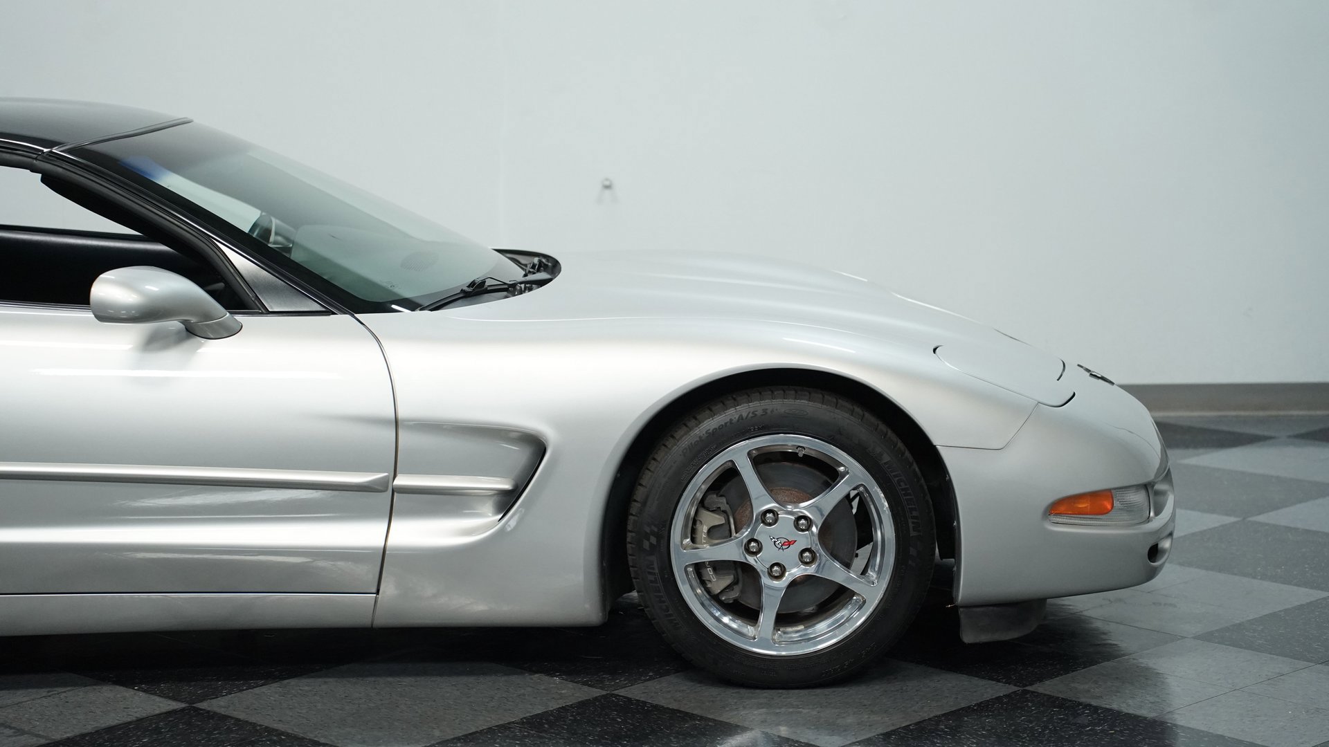 Used 2004 Chevrolet Corvette Coupe w/ Preferred Equipment Group image 24