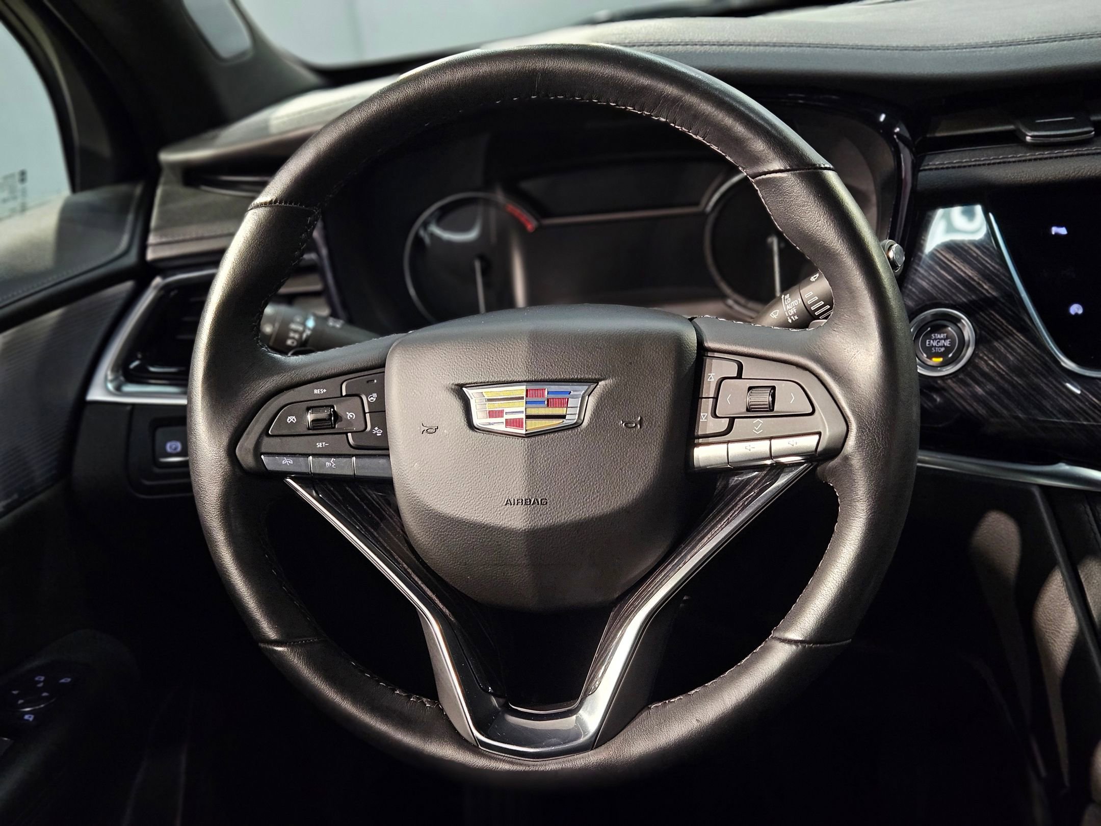 Used 2025 Cadillac XT6 Premium Luxury image 28