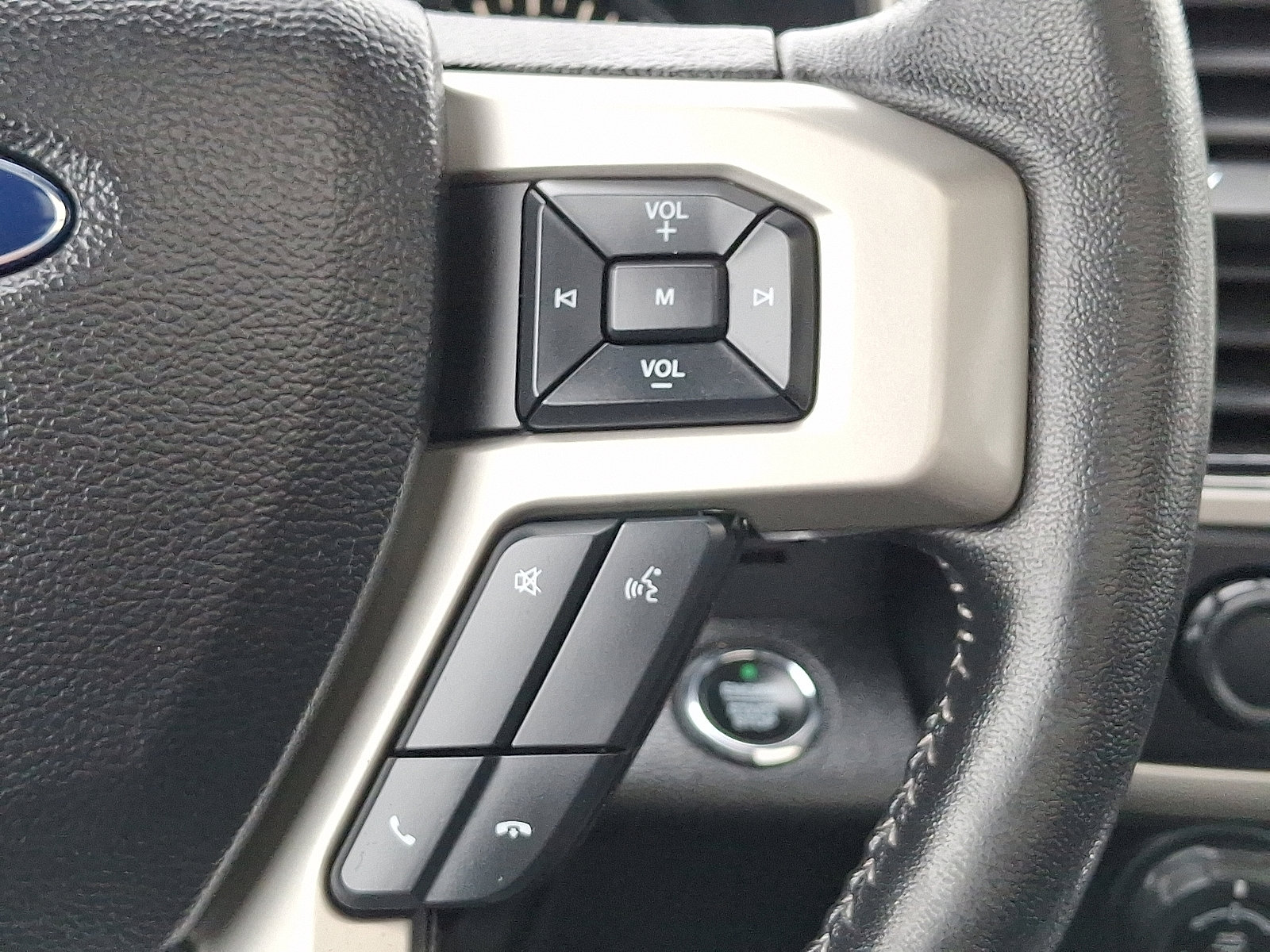 Certified 2019 Ford F150 Lariat w/ Equipment Group 502A Luxury image 23